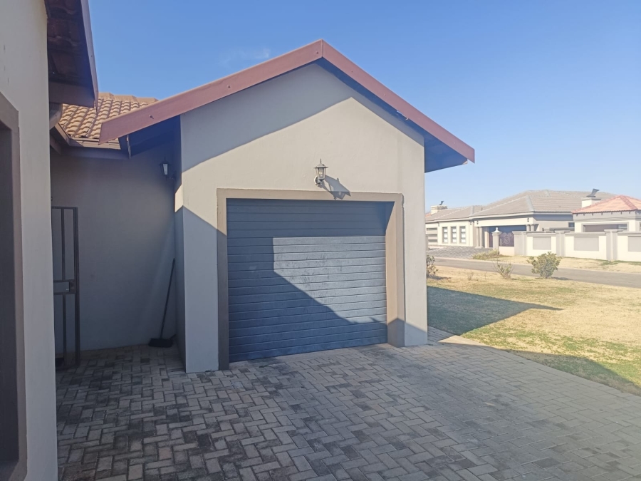 3 Bedroom Property for Sale in Van Der Hoff Park North West